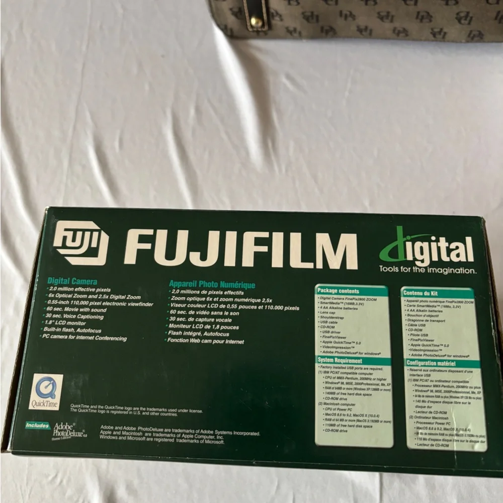 Fujifilm FinePix 2800 Zoom Digital Camera - Silver with Green Box